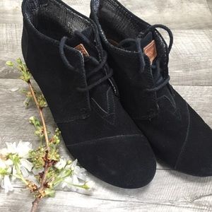 TOMS Desert Wedge Black Suede bootie